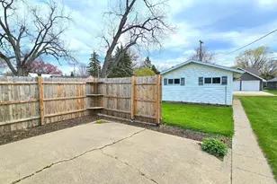 102 E 9th St, Morris, MN 56267 - Photo 28