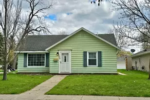 102 E 9th St, Morris, MN 56267 - Photo 1