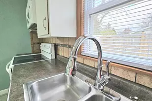 102 E 9th St, Morris, MN 56267 - Photo 10