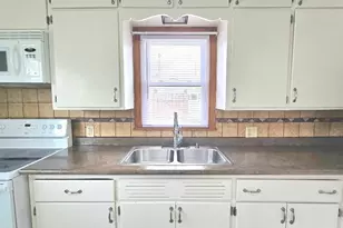 102 E 9th St, Morris, MN 56267 - Photo 8