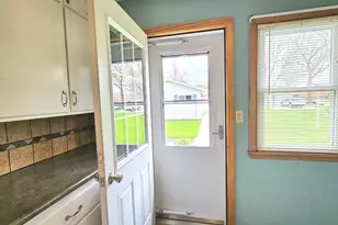 102 E 9th St, Morris, MN 56267 - Photo 24