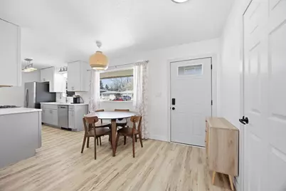 237 10 1/2 Avenue W, West Fargo, ND 58078 - Photo 4