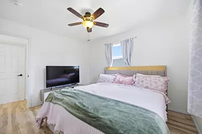 237 10 1/2 Avenue W, West Fargo, ND 58078 - Photo 20