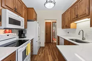9625 Hampshire Ln, Eden Prairie, MN 55347 - Photo 14