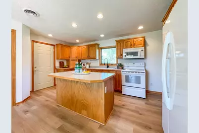 1404 15th Street E, Glencoe, MN 55336 - Photo 4