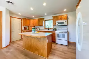 1404 15th St E, Glencoe, MN 55336 - Photo 4