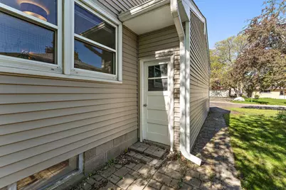 239 18th Avenue S, South Saint Paul, MN 55075 - Photo 4