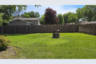 8300 Dupont Avenue N, Brooklyn Park, MN 55444 - Photo 4
