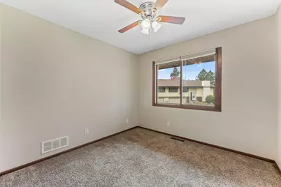 907 Heritage Court W, Vadnais Heights, MN 55127 - Photo 24