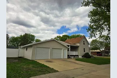 400 2nd Avenue SE, Wells, MN 56097 - Photo 2