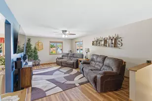 802 1st St SW, Madelia, MN 56062 - Photo 4