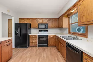10135 47th Ave N, Plymouth, MN 55442 - Photo 8