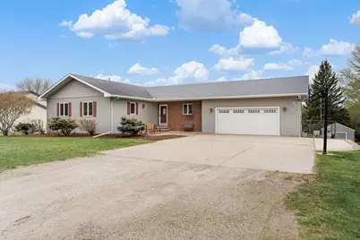 602 6th Street S, Ellendale, MN 56026 - Photo 2