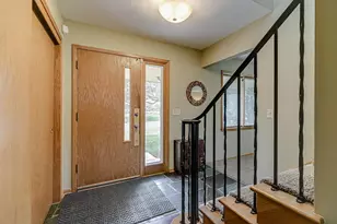 1525 St Croix Cir, Golden Valley, MN 55422 - Photo 2
