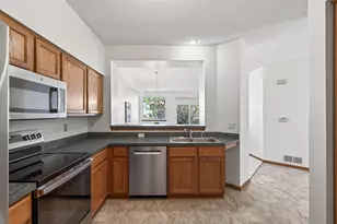 2162 Water Lilly Ln, Eagan, MN 55122 - Photo 10