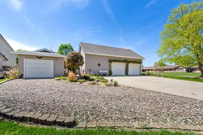 385 22nd Street SE, Owatonna, MN 55060 - Photo 6