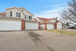 3905 Everest Ln N, Plymouth, MN 55446 - Photo 2