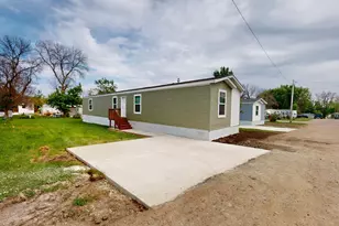 2302 Milton Ave, Albert Lea, MN 56007 - Photo 1