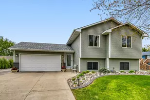 4385 Hamlet Ave N, Oakdale, MN 55128 - Photo 2