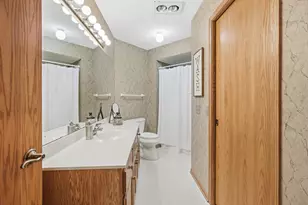 8821 Stonebrooke Ct, Woodbury, MN 55125 - Photo 54