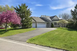 8821 Stonebrooke Ct, Woodbury, MN 55125 - Photo 2