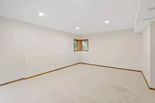 5811 Shannon Dr, Edina, MN 55439 - Photo 32