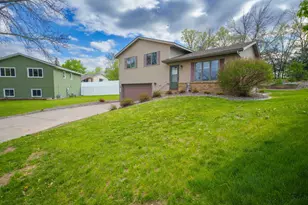 117 Vineyard St, Cannon Falls, MN 55009 - Photo 2