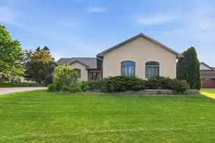 11 Moon Cir, Saint Cloud, MN 56301 - Photo 2