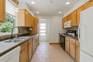 3653 Lee Ave N, Robbinsdale, MN 55422 - Photo 10