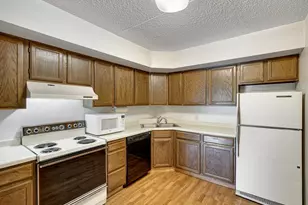2455 Londin Ln E, Maplewood, MN 55119 - Photo 10