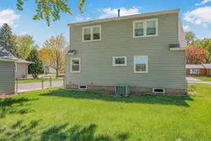 2105 Quartz Ln, Eagan, MN 55122 - Photo 8