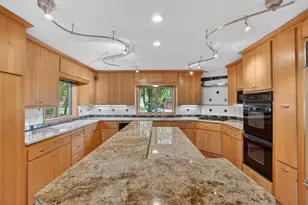 8655 Hunters Way, Apple Valley, MN 55124 - Photo 4