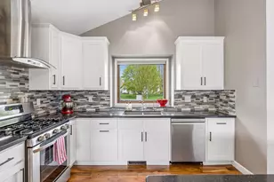 5679 Erik Ln, Shoreview, MN 55126 - Photo 8