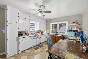 1562 Ivy Ave E, Saint Paul, MN 55106 - Photo 2