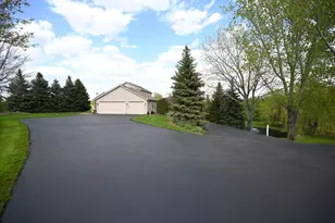20247 Lake Ridge Dr, Prior Lake, MN 55372 - Photo 2