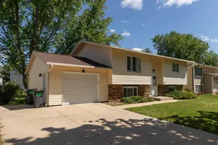 1811 43rd St NW, Rochester, MN 55901 - Photo 2