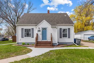 601 11th St N, Moorhead, MN 56560 - Photo 1