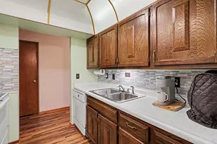 2700 Oxford St N, Roseville, MN 55113 - Photo 2