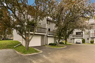 40 Elton Ridge Ct NW, Rochester, MN 55901 - Photo 2