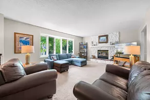 16620 N Hillcrest Ct, Eden Prairie, MN 55346 - Photo 6