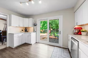 16620 N Hillcrest Ct, Eden Prairie, MN 55346 - Photo 12
