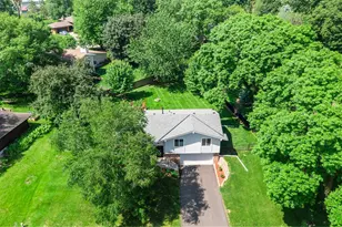 16620 N Hillcrest Ct, Eden Prairie, MN 55346 - Photo 4