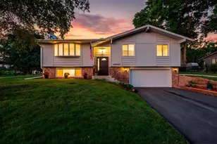 16620 N Hillcrest Ct, Eden Prairie, MN 55346 - Photo 1