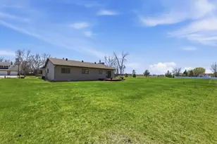 1619 38th Ave S, Fargo, ND 58104 - Photo 40