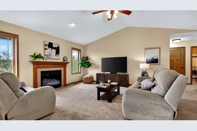 4409 Echo Valley Drive, Eau Claire, WI 54701 - Photo 4