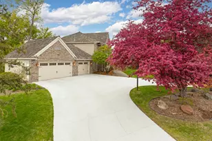 11421 Bluestem Ln, Eden Prairie, MN 55347 - Photo 2