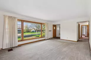 933 Edgewater Ave, Shoreview, MN 55126 - Photo 4