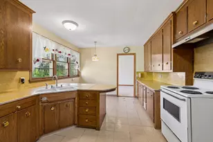 933 Edgewater Ave, Shoreview, MN 55126 - Photo 8