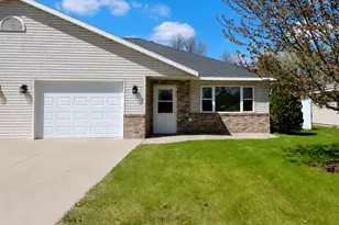 916 McDermott Ave, Kandiyohi, MN 56251 - Photo 1