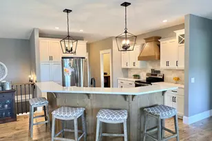 2739 Highclere Dr, Eau Claire, WI 54703 - Photo 6